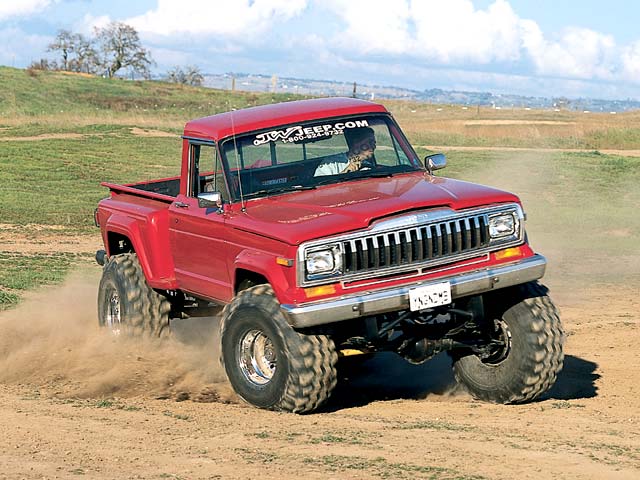 0307or_06z+1981_Jeep_J10+Front_Passenger_Side_View_Sliding_Through_Dirt.jpg