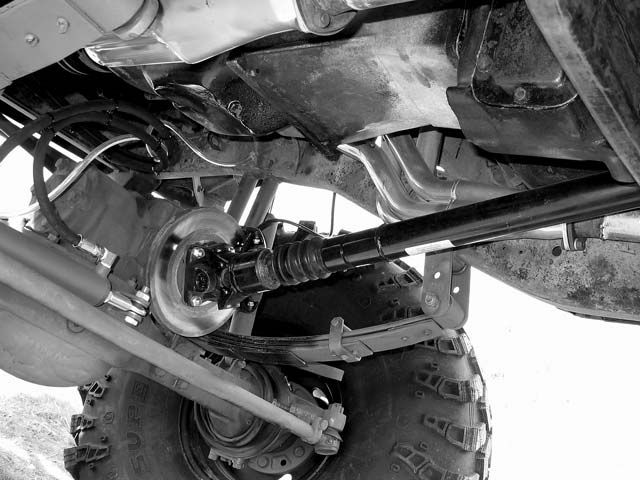 0406_09z+1973_Jeep_FSJ_Truck+Front_Axle_Driveshaft.jpg