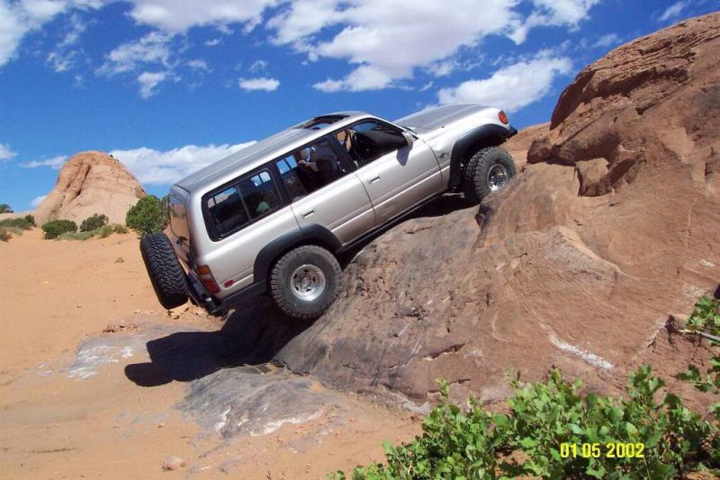 06-66-6f_toyota_hilux_4x4-2.jpg
