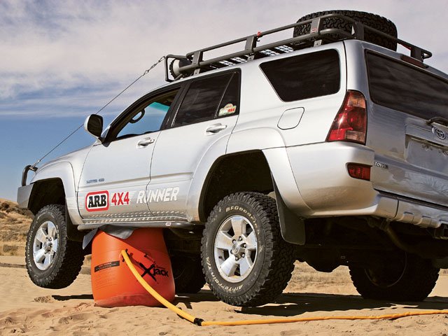 0610or_10_z+2006_toyota_4runner_v8+xjack_side_view.jpg