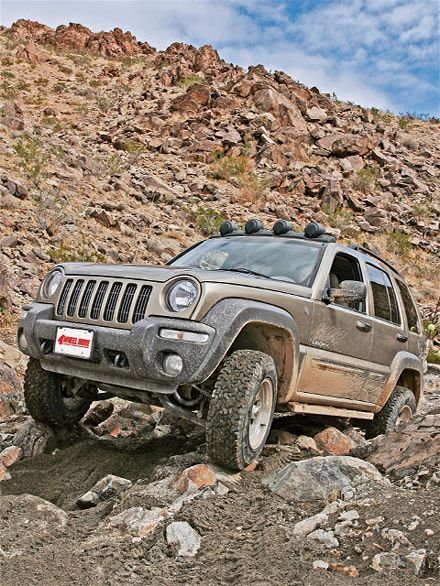 0611_4wd_01_z%2B2002_Jeep_Liberty_Klune_Underdrive%2Bfront_view.jpg