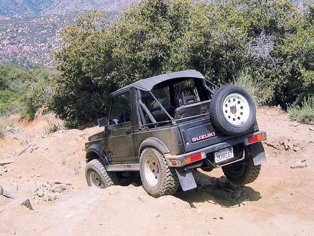 0704_4wd_28_z+1988_suzuki_samurai_buildup+on_trail.jpg