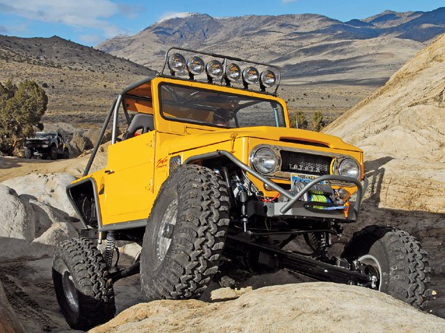 0708or_07_z+1966_toyota_fj40_land_cruiser+on_rocks.jpg