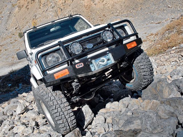 0802_4wd_01_z+1994_suzuki_samurai+front_angle.jpg