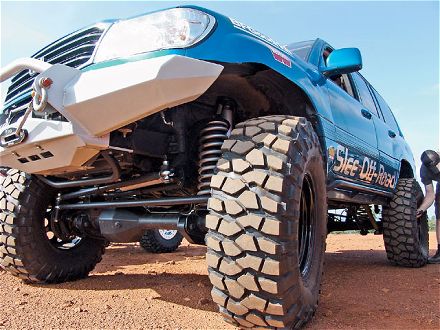 0802_4wd_01_z+toyota_land_cruiser_axle_upgrade+suspension_shot.jpg