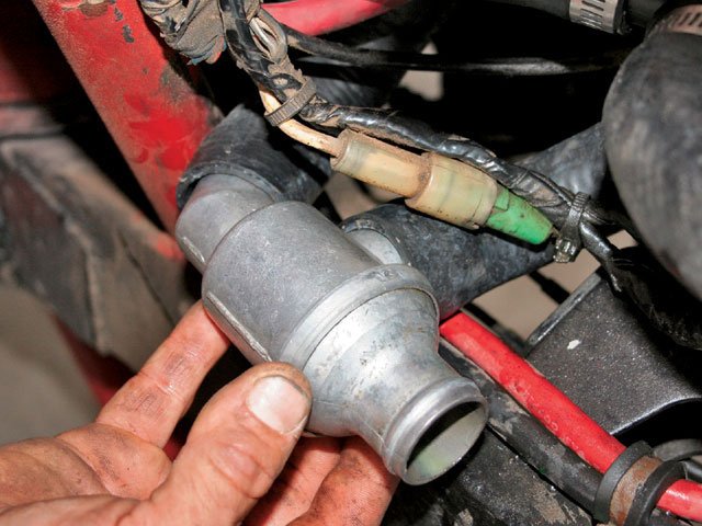 0805_4wd_10_z+1986_suzuki_samurai_project_4x4+thermostat.jpg