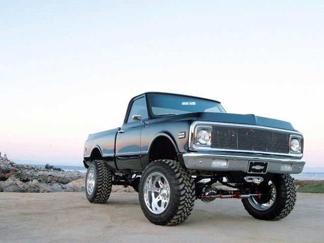 0812tr_01_z+1972_chevy_k10+right_front_angle.jpg