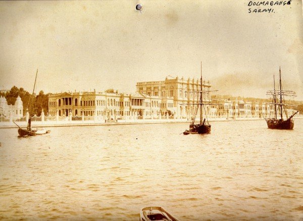 100 YIL ÖNCE DOLMABAHÇE SARAYI.jpg