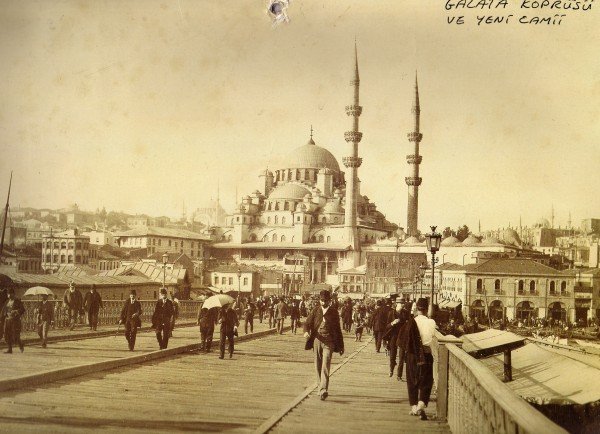 100 YIL ÖNCE GALATA KÖPRÜSÜ VE YEN? CAM?.jpg