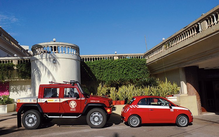 112_0806_34z+ferrari_magic_india_discovery+iveco_LMV_fiat_500.jpg