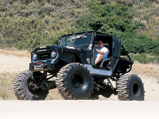 129_0210_69_z+ttc_1972_toyota_land_cruiser_fj40+front_view.jpg