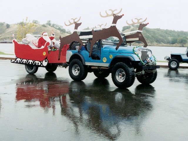 129_0212_01_z%20santa_clause_jeep%20side_view.jpg