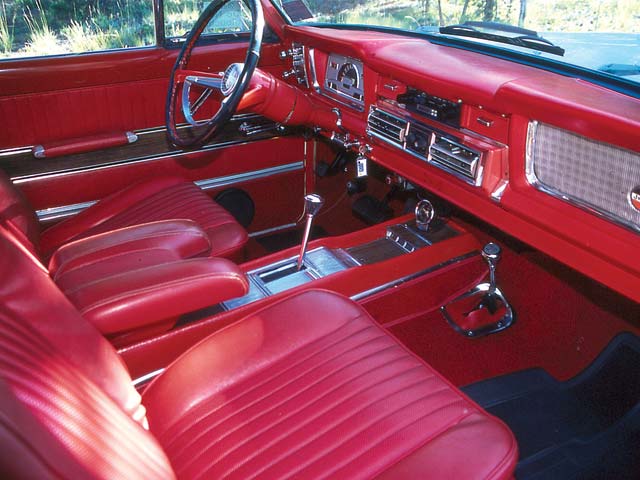 129_0501_12_z+1960s_jeep_grand_wagoneer+interior (1).jpg