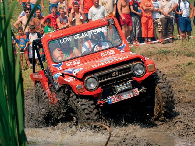 129_0804_03_z+2007_transylvania_trophy+daihatsu_taft_mud.jpg