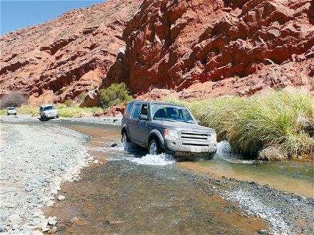 129_0807_02_z+land_rover_discovery_argentina+river_crossing.jpg