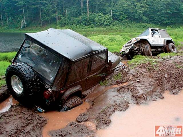 131_0601_whps_01_z_+jeep_rubicon+_stuck_mud.jpg