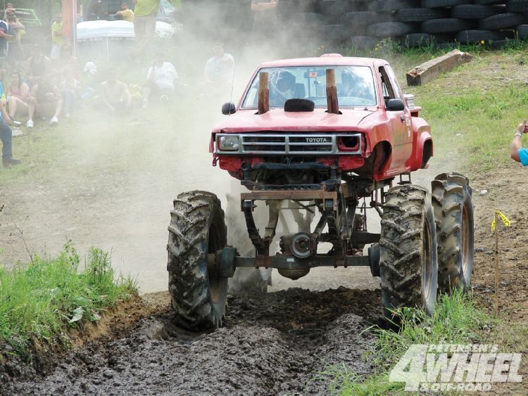 131_1103_13_o+131_1103_backyard_mud_boggin+dana_martin_truck.jpg