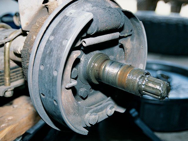 154_0704_04_z+early_jeep_disk_brake_conversion+drum_brakes_stripped_down.jpg