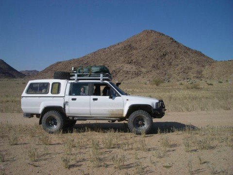 1994-toyota-hilux-raider-dc-desert-aug2005-3.jpg