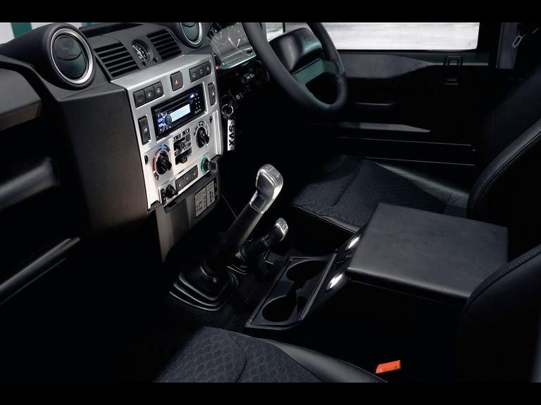 2008-Land-Rover-Defender-SVX-Interior-1920x1440.jpg