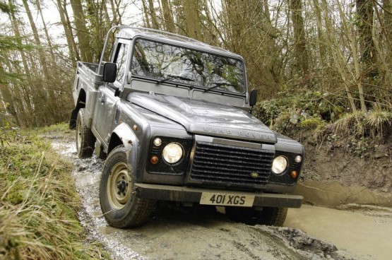 2009_landrover_defender_04[1].jpg