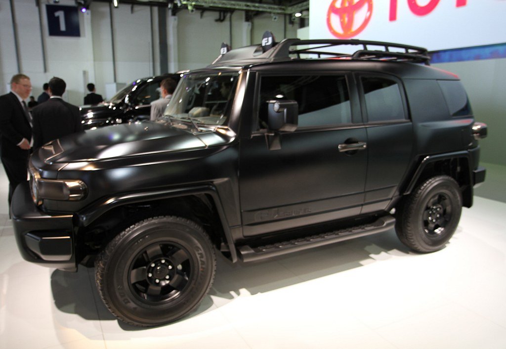 2010-Toyota-FJ-Cruiser-Stealth-3.jpg