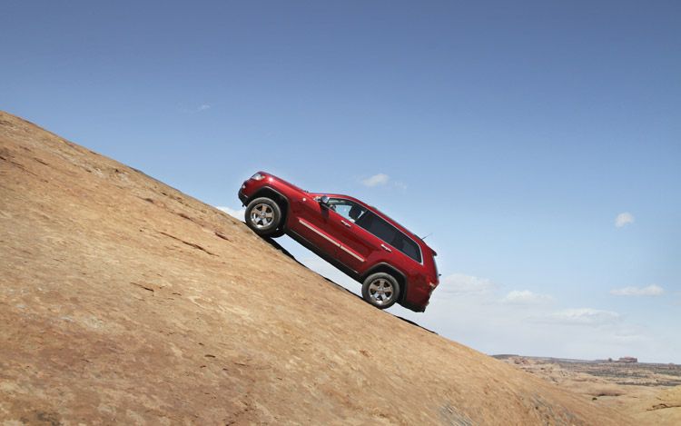 2011-jeep-grand-cherokee-limited-side-view-driver.jpg