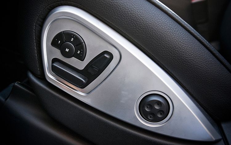 2011-mercedes-benz-GL350-bluetec-seat-controls.jpg
