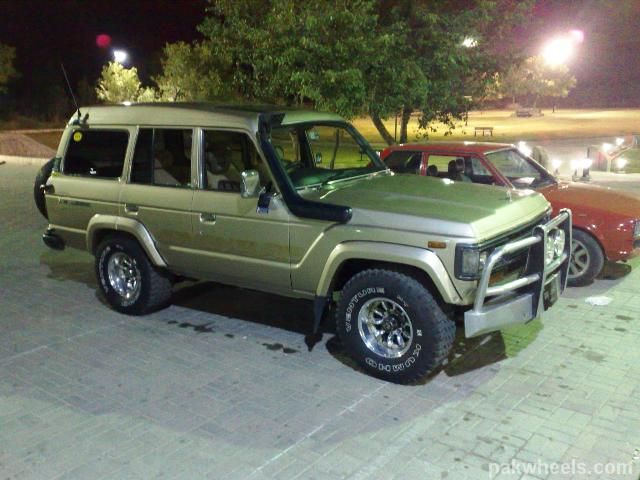 22102009305_7UA_PakWheels(com).jpg