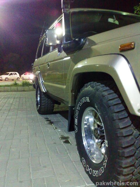 22102009308_E1U_PakWheels(com).jpg