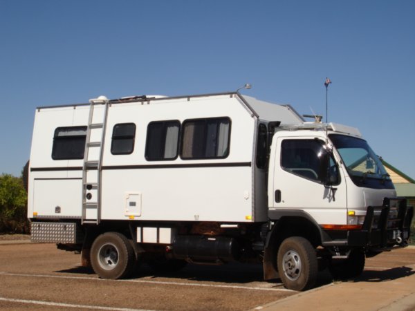 3823034-Off-Road-4x4-Camper-0.jpg