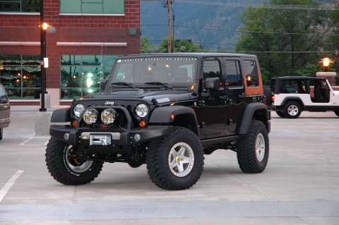 6-4l-hemi-jeep-jk-wrangler-4-door.jpg