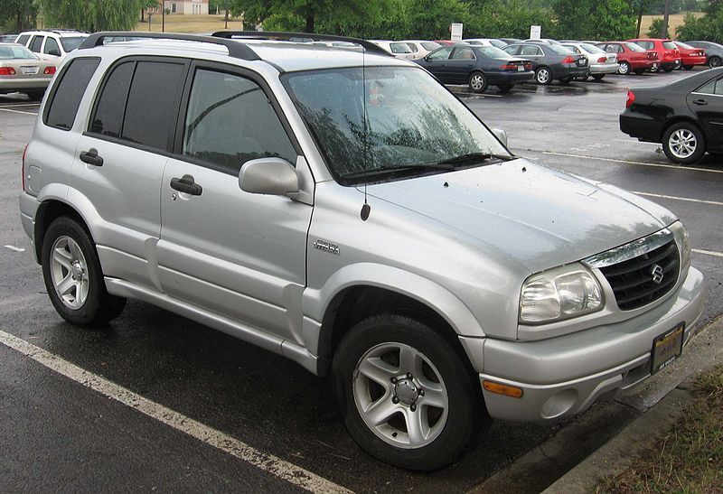 800px-99-03_Suzuki_Grand_Vitara.jpg