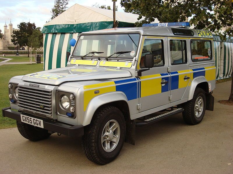 800px-Land_Rover_Defender_Sussex_Police.jpg