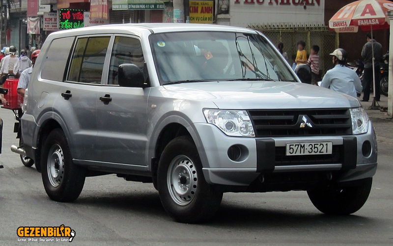 800px-Pajero_van_in_Ho_Chi_Minh_City.jpg