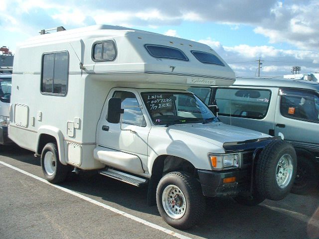 92_hilux_4x4_camper_01.jpg