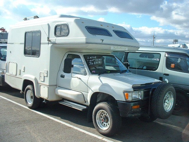 92_hilux_4x4_camper_01.jpg