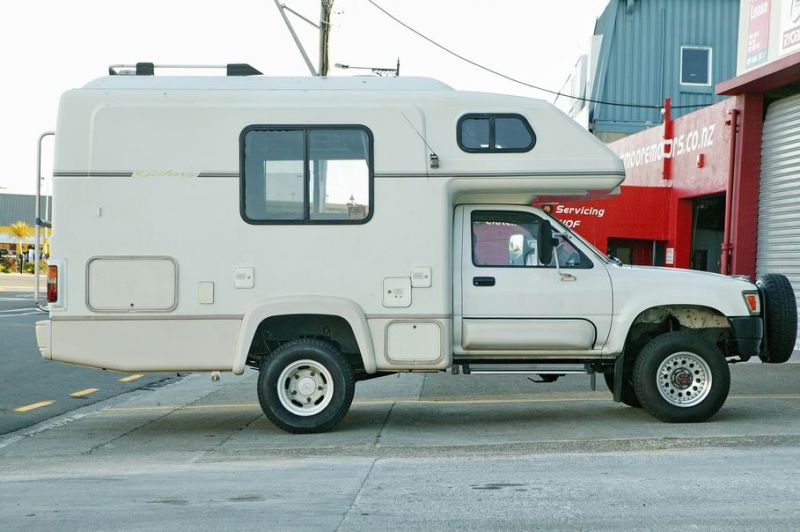 92_hilux_4x4_camper_15.jpg