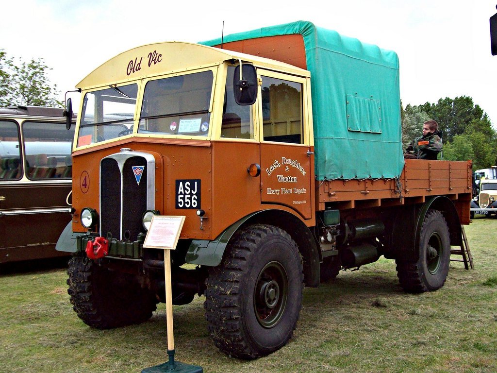 AEC Matador 4x4 Dropside.jpg