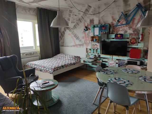 Amy Apt. 1 (Small).jpg