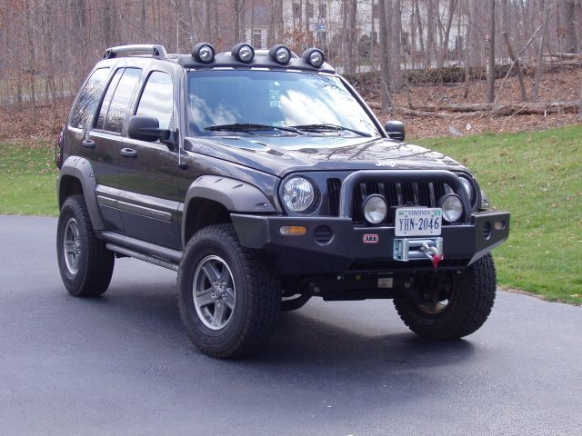 ARB_Bullbar_JeepLiberty_2005.jpg