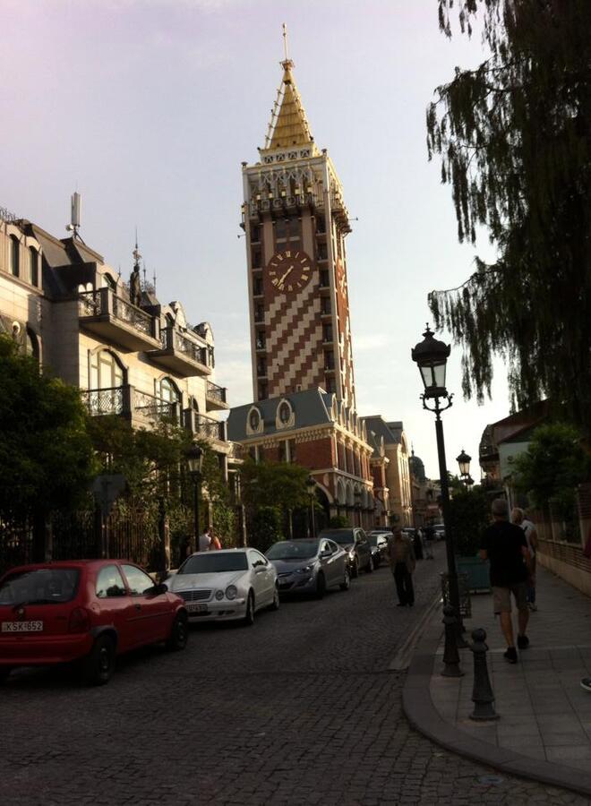 aysev Pizza Batumi'de.jpg