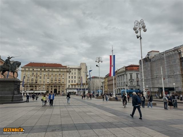 Ban J. J. S 2 (Small).jpg