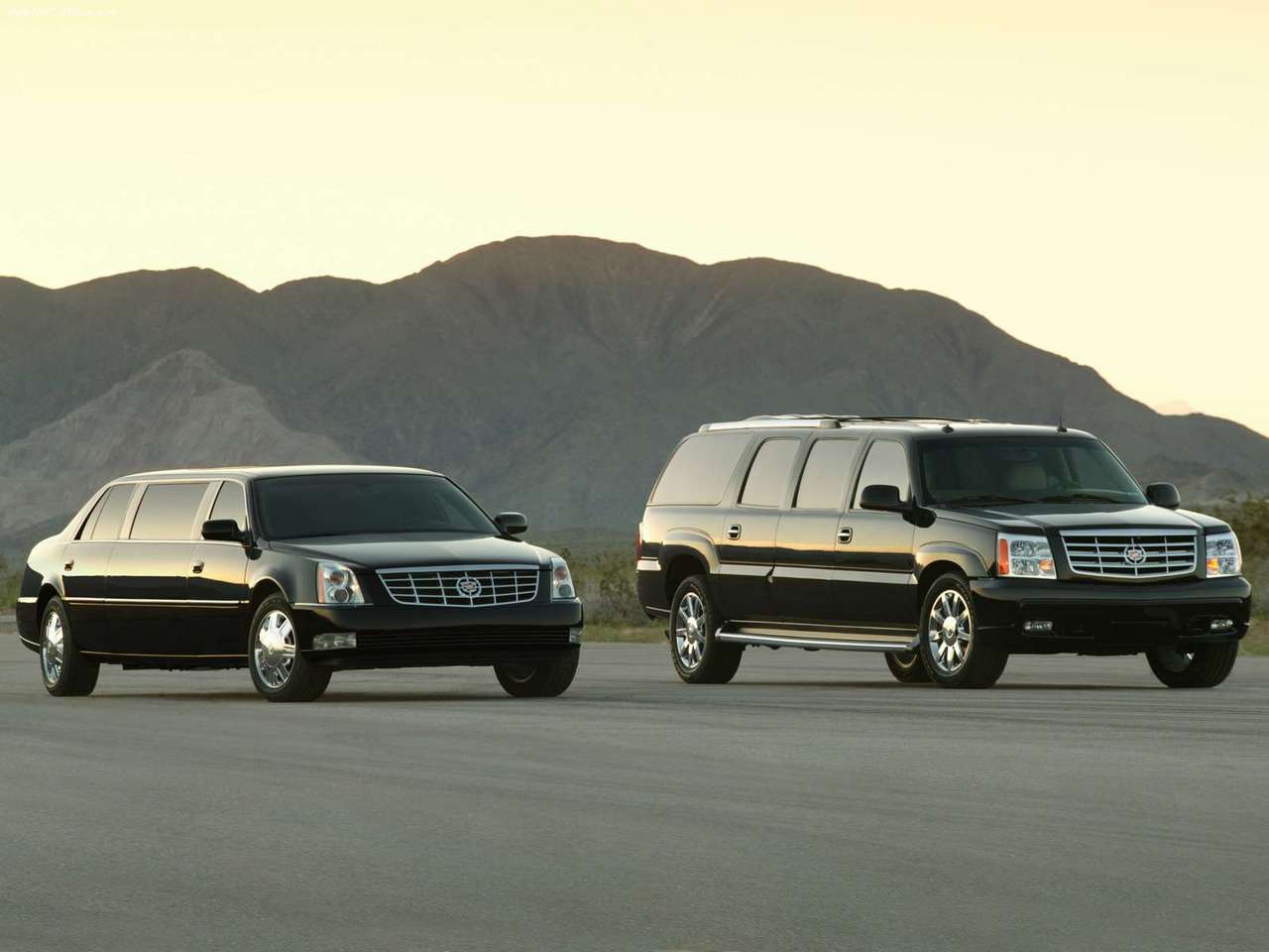 Cadillac-DTS_Limuzin_2006.jpg