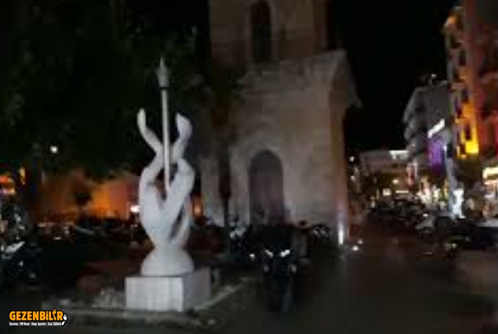 Çanakkale Saat Kulesi Motor Parkı.jpg