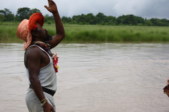 Chitwan'da ÃƒÂƒÃ‚Â…ÃƒÂ‚Ã‚ÂŸarkÃƒÂƒÃ‚Â„ÃƒÂ‚Ã‚Â± sÃƒÂƒÃ‚ÂƒÃƒÂ‚Ã‚Â¶yleyerek para isteyen bir Nepalli.jp