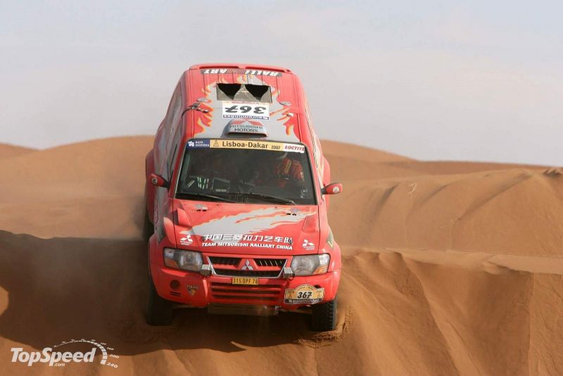 D 0004 Mitsubishi Pajero in Dakar Rally.2.jpg
