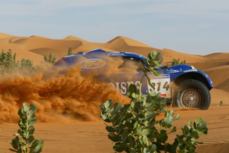 D 0010 Dakar_2006 - Jean-Louis Schlesser's Ford powered dune buggy..jpg