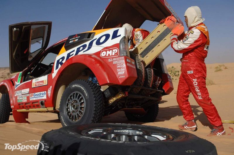 D 0027 Mitsubishi Pajero in Dakar Rally.3.jpg