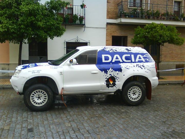 dakar-duster.jpg